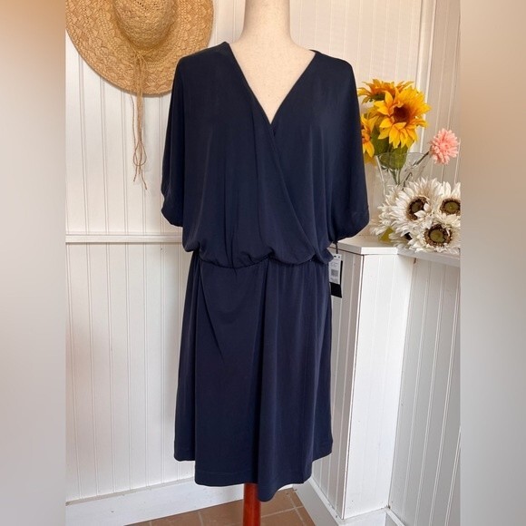 Navy Short Sleeve Surplice Neckline Dress - Picture 3 of 8